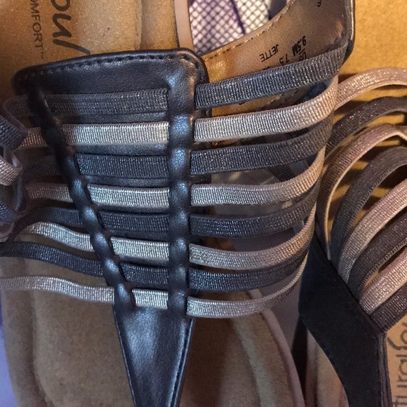 Womens sandals - Picture 2 of 2